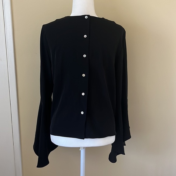 Button detail back blouse - Picture 6 of 9